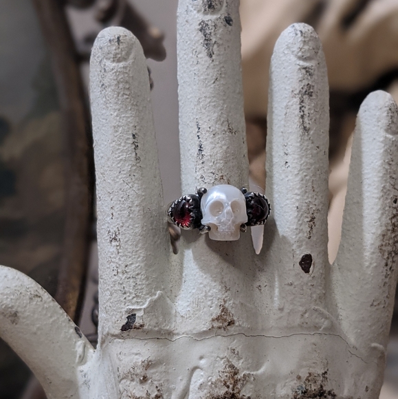 Sterling Silver Pearl Skull & Garnet Heart Ring - Picture 5 of 8